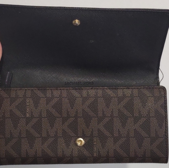 Michael Kors Jet Set Logo Wallet - Picture 7 of 12